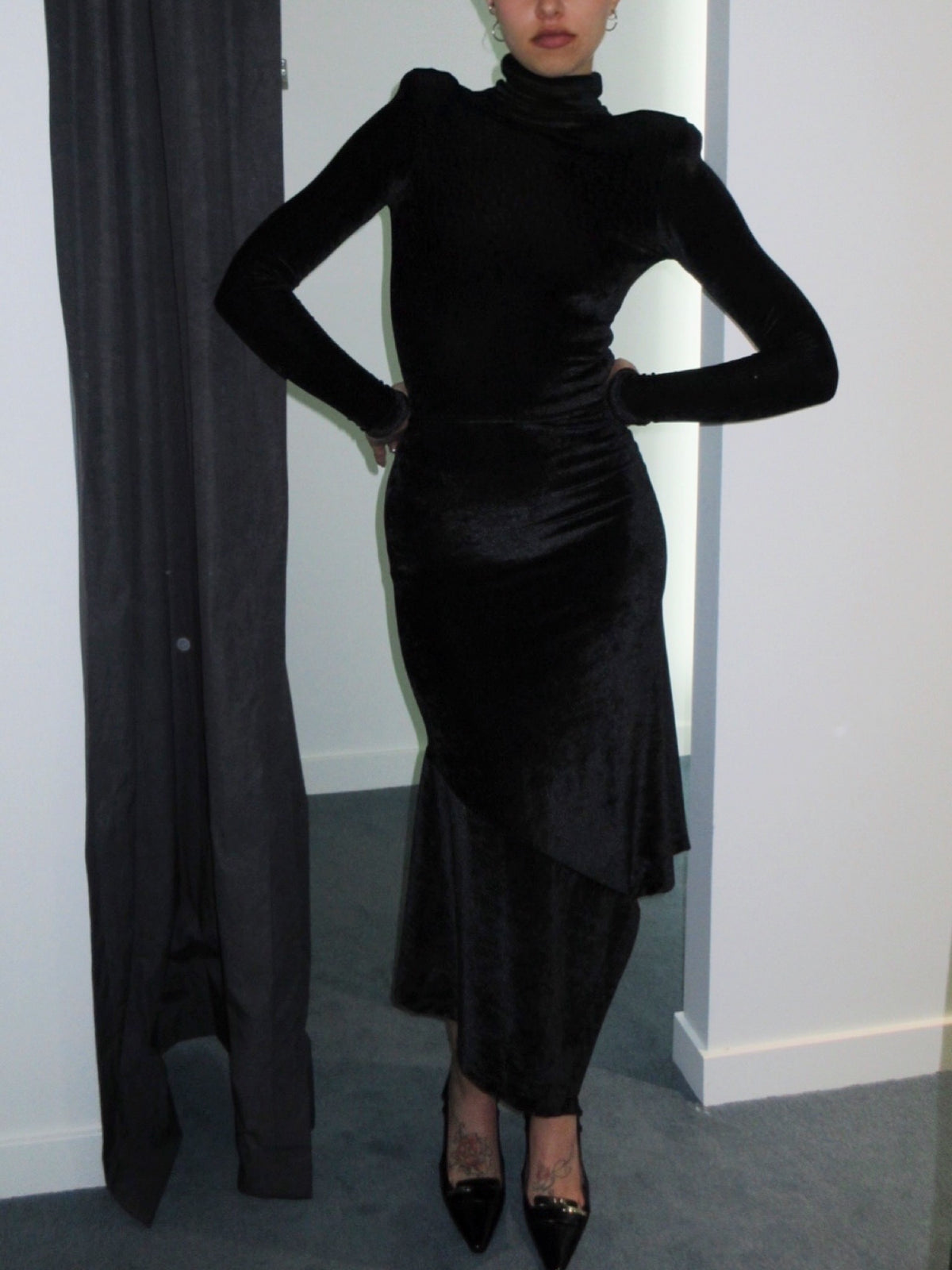 Vêtements Spring 2019 Black Crushed Velvet Open-Back Asymmetric Midi Dress
