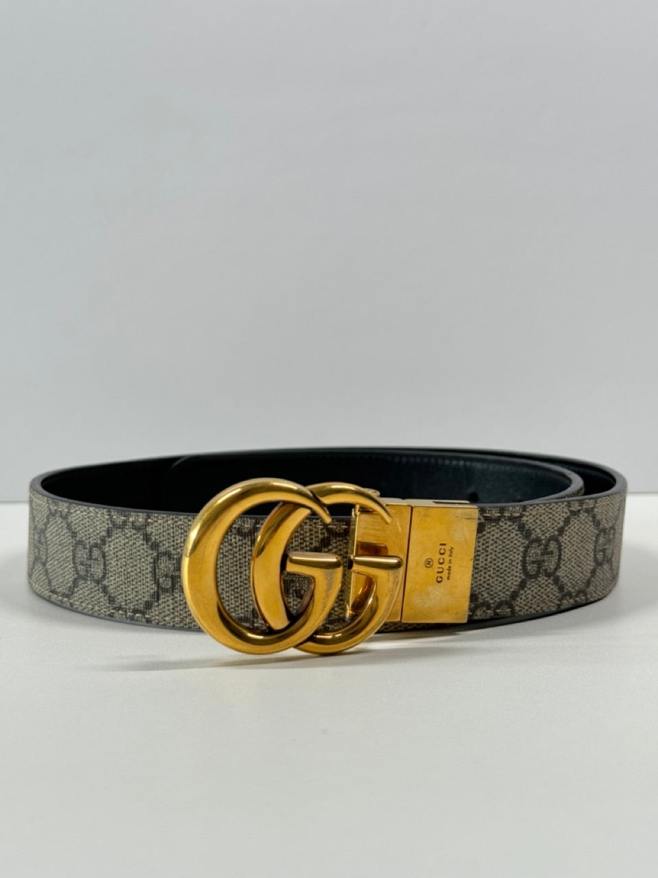 Gucci Reversible Monogram Belt with Gold Buckle Reversible GG Marmont belt in beige Supreme and brown  main image 4