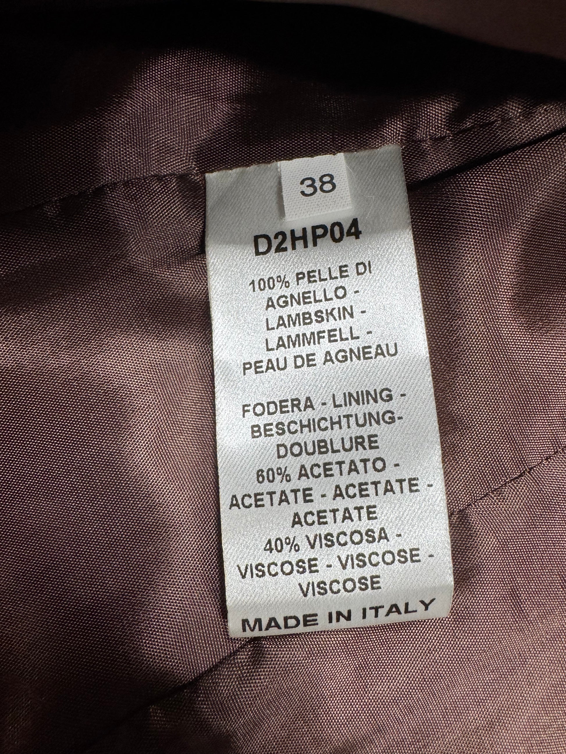Fabric label with material information on a brown fabric background d&g