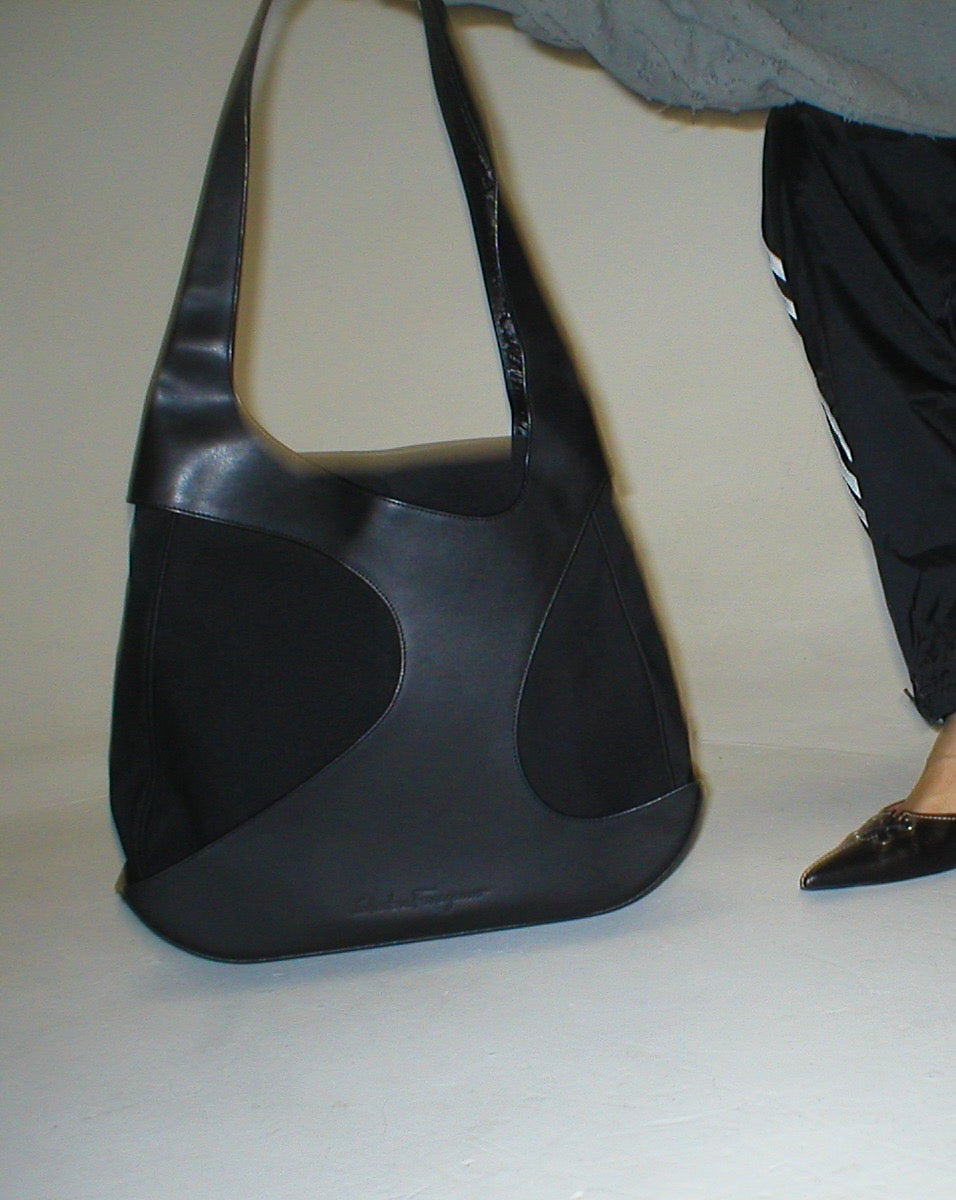 FERRAGAMO CUT-OUT SHOULDER BAG